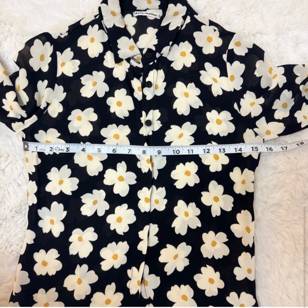 Reformation Violet Daisy print button down XS top - Picture 5 of 9